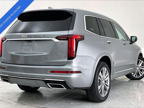 Used 2025 Cadillac XT6 Premium Luxury image 2