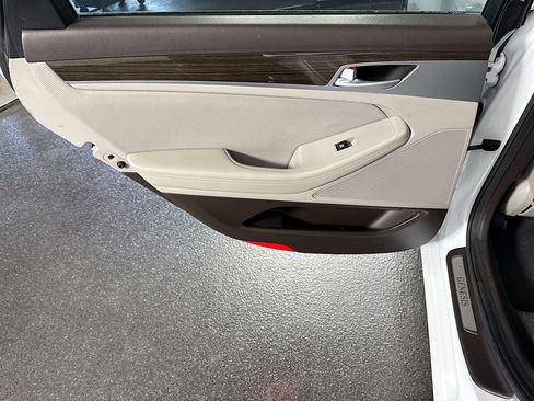 Used 2016 Hyundai Genesis 3.8 RWD image 26