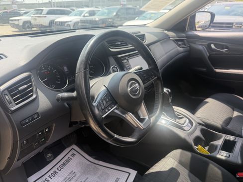Used 2018 Nissan Rogue SV FWD image 32