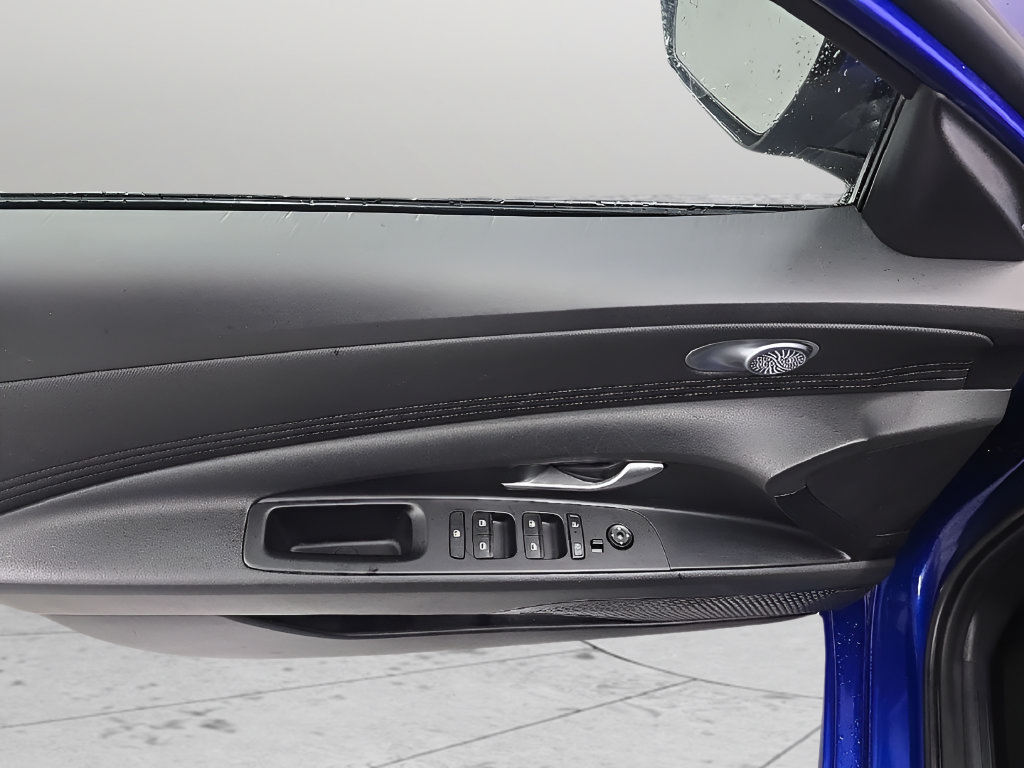 Certified 2025 Hyundai Elantra Limited FWD image 10