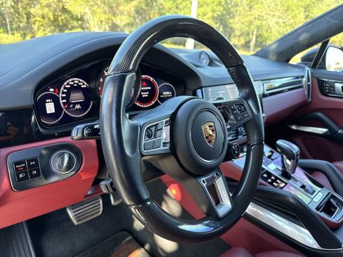 Used 2021 Porsche Cayenne Turbo image 18