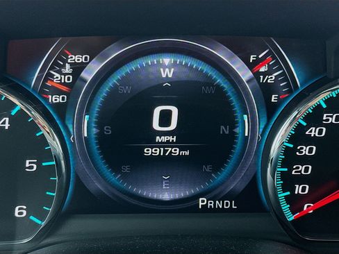 Used 2017 Chevrolet Suburban LT w/ Luxury Package image 8