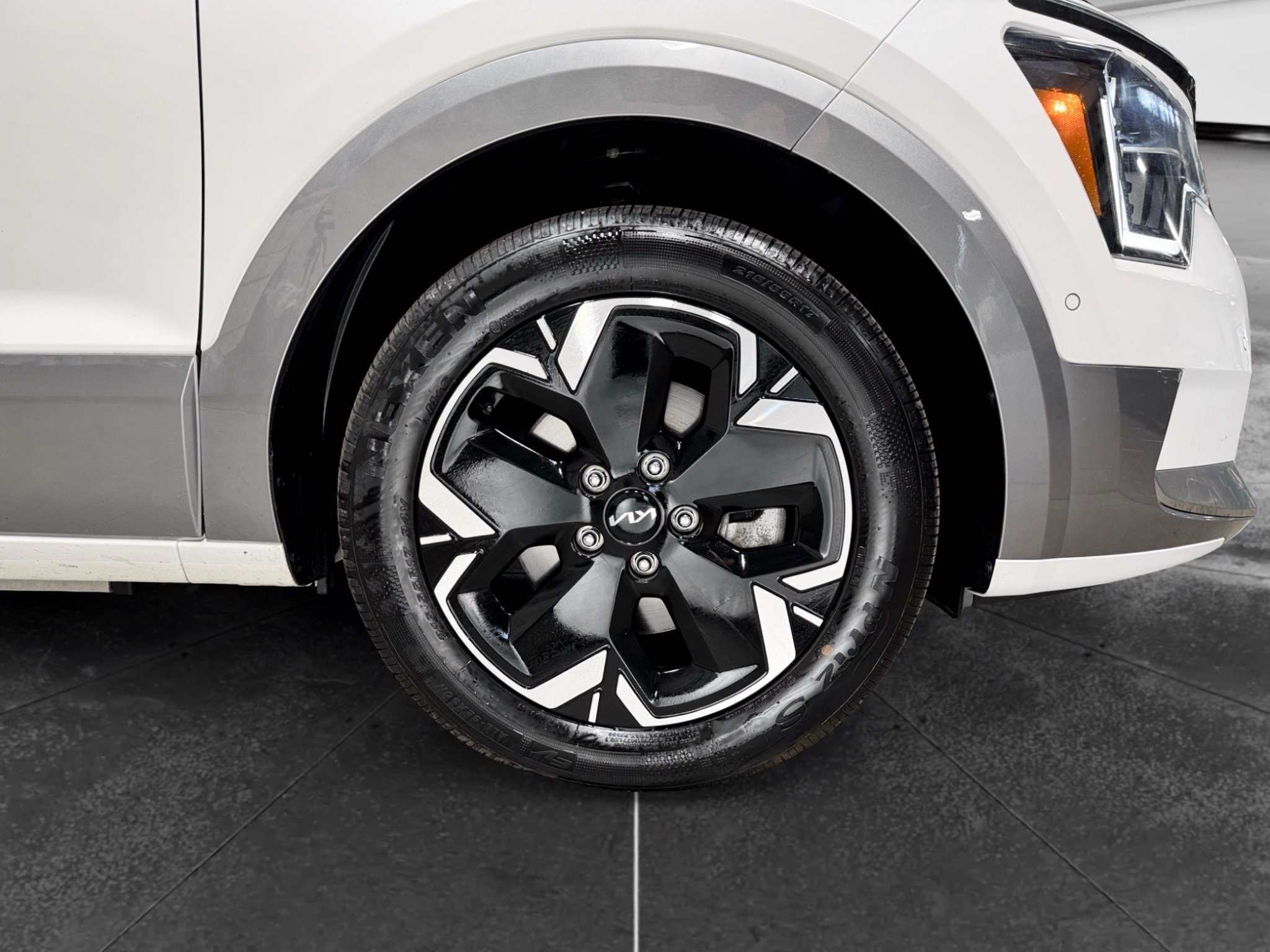 Used 2024 Kia Niro Wave w/ Wave Preserve Package FWD image 38