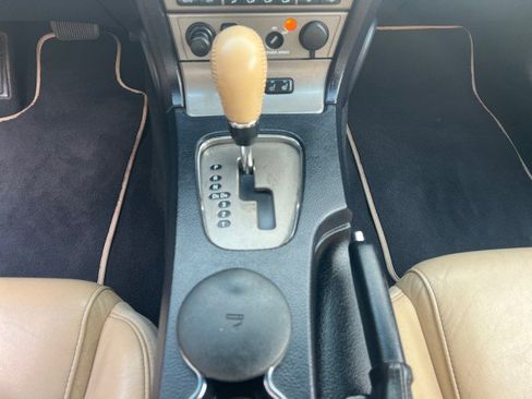 Used 2004 Ford Thunderbird image 24