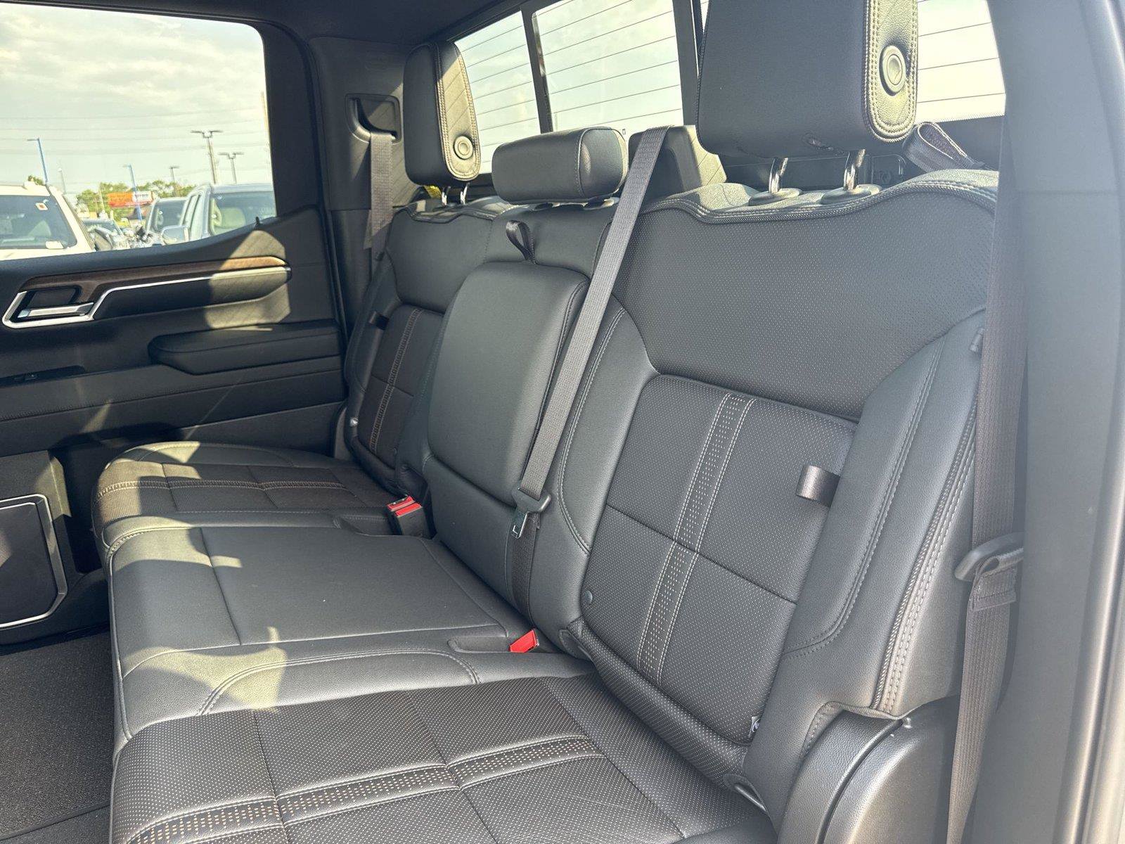 Used 2023 Chevrolet Silverado 1500 High Country w/ Technology Package AWD/4WD image 25