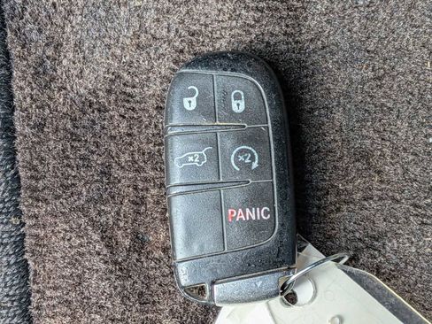 Used 2018 Jeep Grand Cherokee Overland image 32