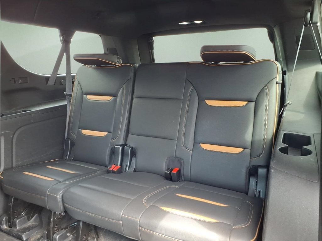 Used 2022 GMC Yukon XL AT4 AWD/4WD image 7
