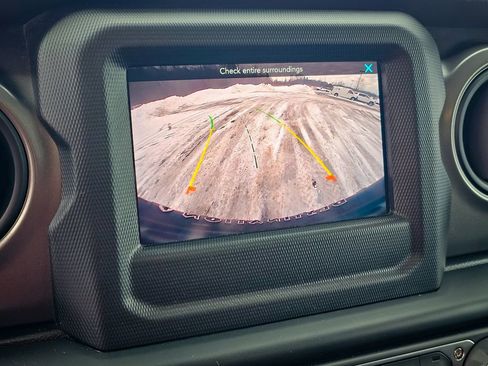 Certified 2022 Jeep Wrangler Willys image 21