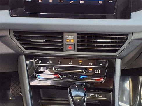 Used 2025 Volkswagen Jetta SE image 14