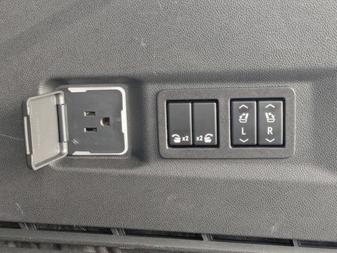 Used 2023 GMC Yukon Denali Ultimate w/ LPO, Floor Liner Package AWD/4WD image 15