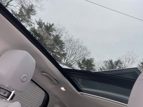 Used 2025 Land Rover Range Rover Velar S image 12