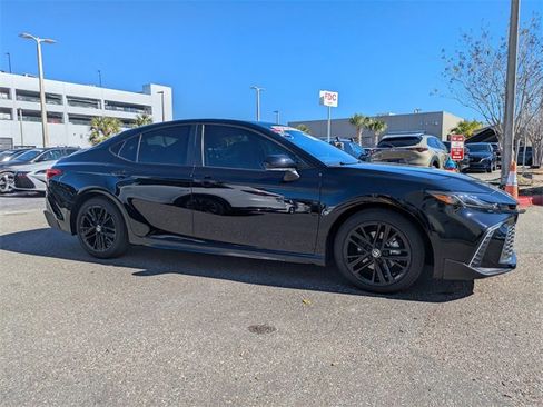 Used 2025 Toyota Camry SE image 1