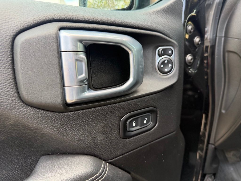 Used 2023 Jeep Wrangler Unlimited Sahara w/ Cold Weather Group AWD/4WD image 22