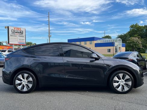 Used 2024 Tesla Model Y Long Range AWD/4WD image 20