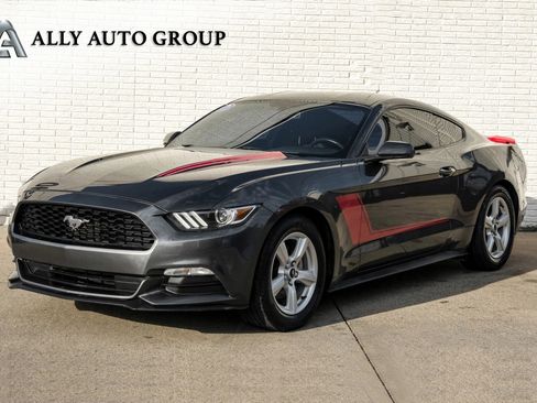 Used 2017 Ford Mustang Coupe image 1