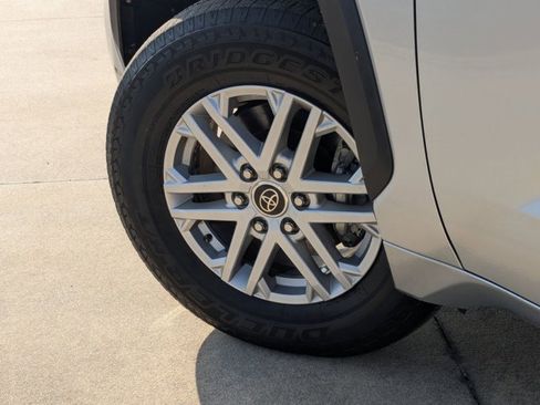 Used 2022 Toyota Tundra SR5 w/ SR5 Convenience Package image 6