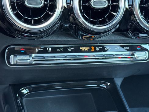 New 2025 Mercedes-Benz GLB 250 4MATIC image 16