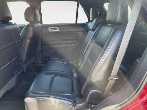 Used 2015 Ford Explorer XLT w/ Equipment Group 202B AWD/4WD image 13