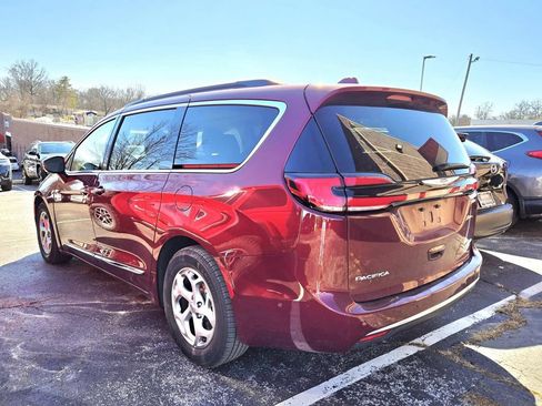 Used 2022 Chrysler Pacifica Limited image 3