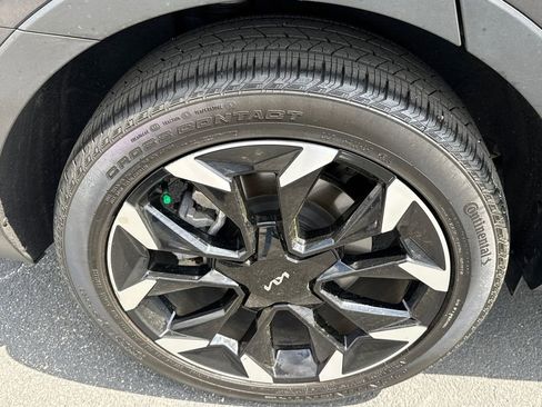 Used 2025 Kia Sorento EX image 17