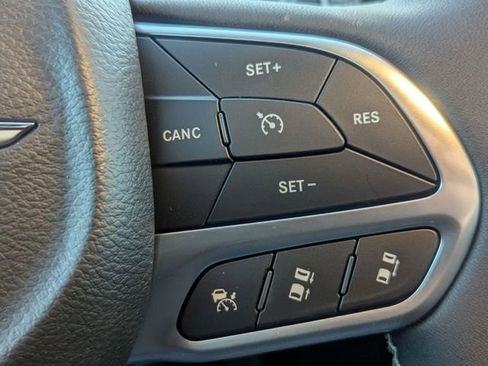 New 2026 Chrysler Pacifica Select image 9