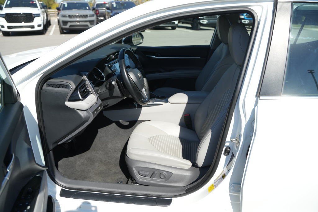 Used 2020 Toyota Camry SE FWD image 12