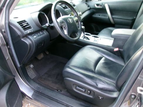 Used 2011 Toyota Highlander SE w/ Tow Pkg AWD/4WD image 11