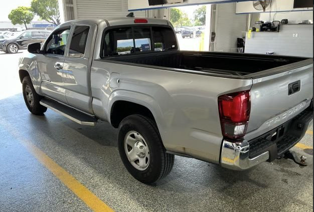 Used 2018 Toyota Tacoma SR5 RWD image 5