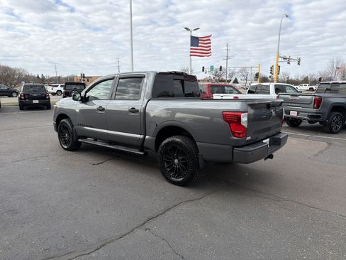 Used 2019 Nissan Titan SL w/ Midnight Edition image 5
