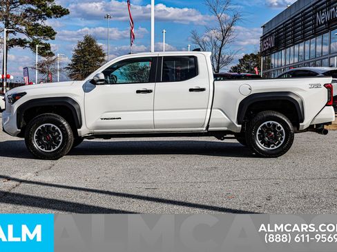 Used 2024 Toyota Tacoma TRD Off-Road image 9