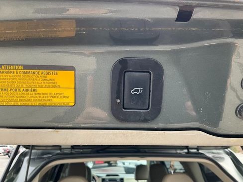 Used 2014 Toyota Sienna XLE image 19