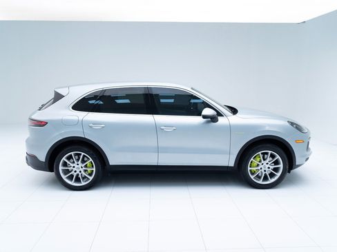 Used 2022 Porsche Cayenne E-Hybrid image 8