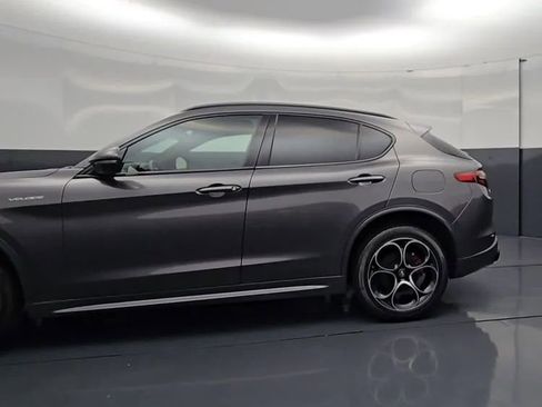 Used 2023 Alfa Romeo Stelvio Veloce AWD/4WD image 10