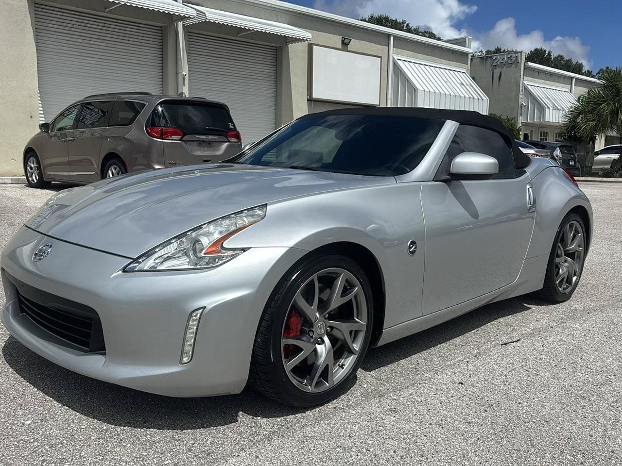Used 2013 Nissan 370Z Touring w/ Sport Pkg RWD image 2