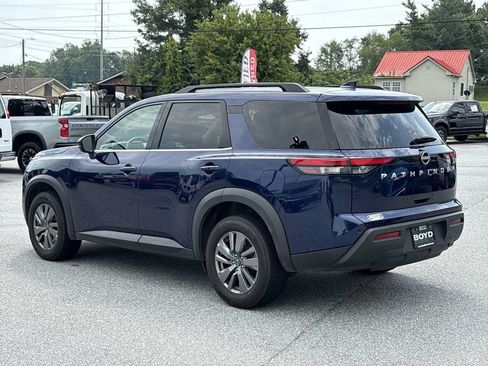 Used 2025 Nissan Pathfinder SV FWD image 8