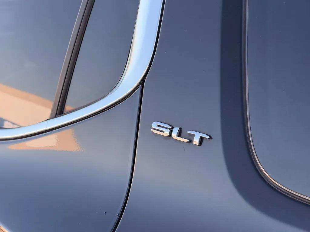 Used 2020 GMC Acadia SLT FWD image 42