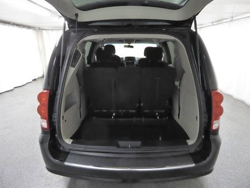 Used 2016 Dodge Grand Caravan SXT image 30