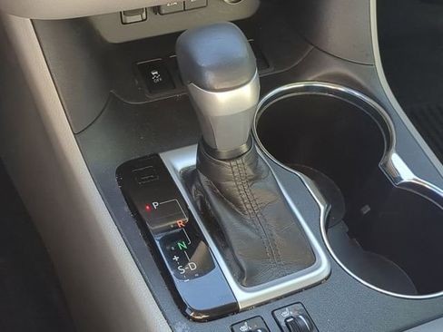Used 2019 Toyota Highlander XLE image 29