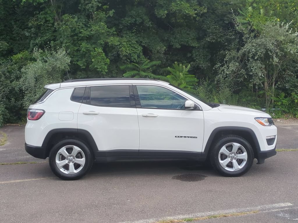 Used 2018 Jeep Compass Latitude w/ Popular Equipment Group AWD/4WD image 3