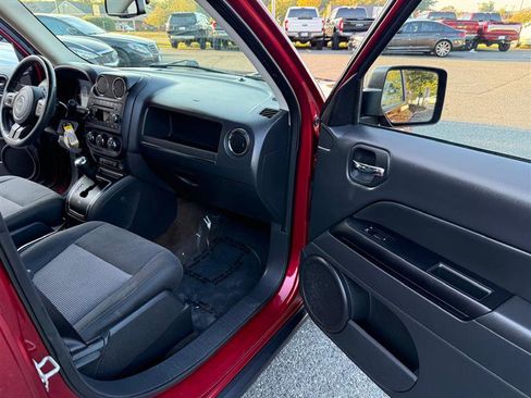 Used 2016 Jeep Patriot Latitude image 12