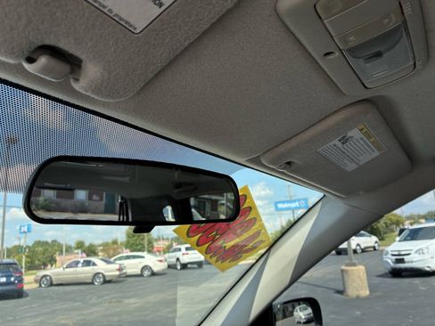 Used 2007 Pontiac Vibe w/ Sun And Sound Package FWD image 15