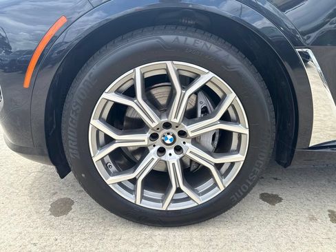 Used 2024 BMW X7 xDrive40i w/ Premium Package AWD/4WD image 9
