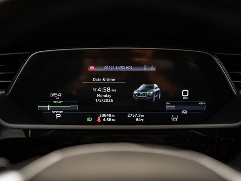 Used 2022 Audi e-tron Premium w/ Convenience Plus Package image 32