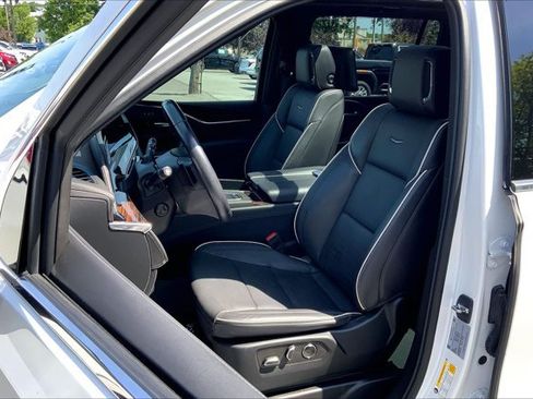 Used 2023 Cadillac Escalade ESV Premium Luxury AWD/4WD image 25