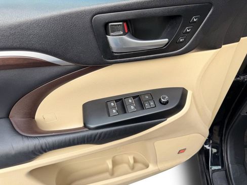 Used 2015 Toyota Highlander Limited image 15