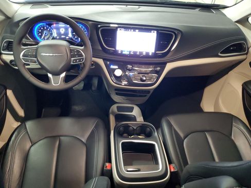 Used 2022 Chrysler Pacifica Touring-L AWD/4WD image 15