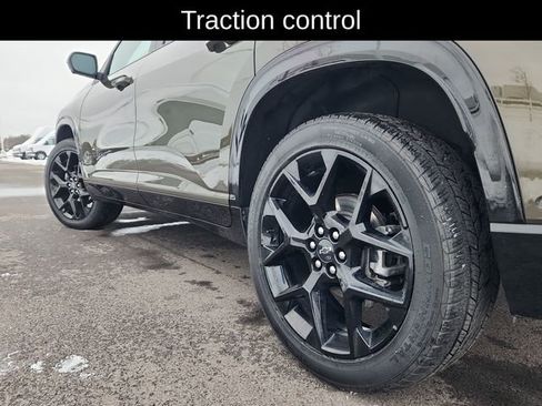 Used 2024 Chevrolet Traverse RS image 16