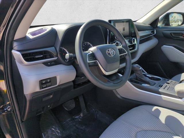 Used 2023 Toyota Highlander LE AWD/4WD image 10