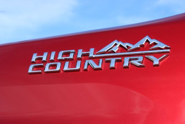 Used 2024 Chevrolet Silverado 2500 High Country w/ Technology Package AWD/4WD image 23