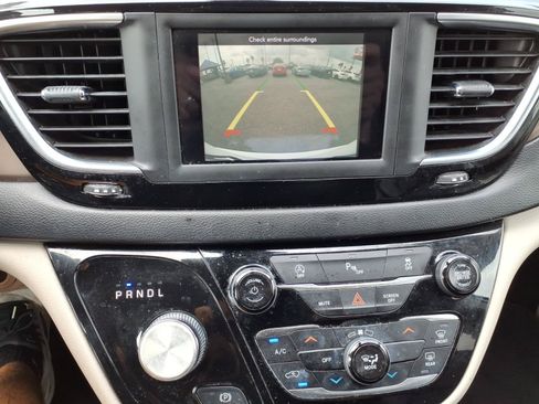 Used 2020 Chrysler Voyager LX FWD image 13